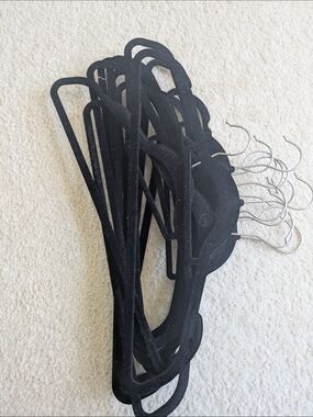 Velvet Slim Non-Slip Clothes Hangers - Black (Lot)